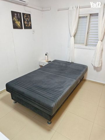 מיטה וחצי חשמלית עם ארגז מצעים