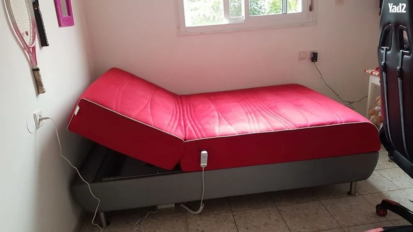 מיטה וחצי חשמלית עם ארגז מצעים
