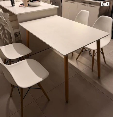שולחן עץ לבן + 4 כיסאות תואמים - Image 4