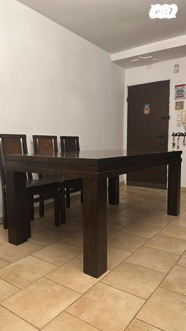 פינת אוכל עם 6 כיסאות - מיידי