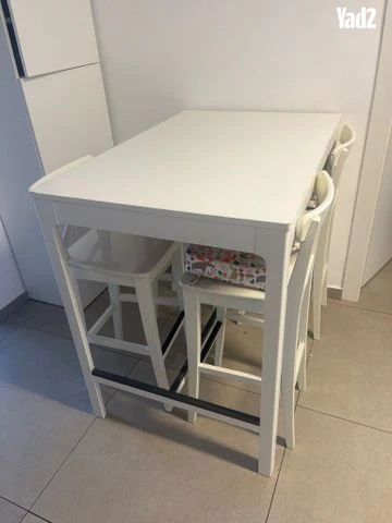 שולחן בר עם 4 כסאות