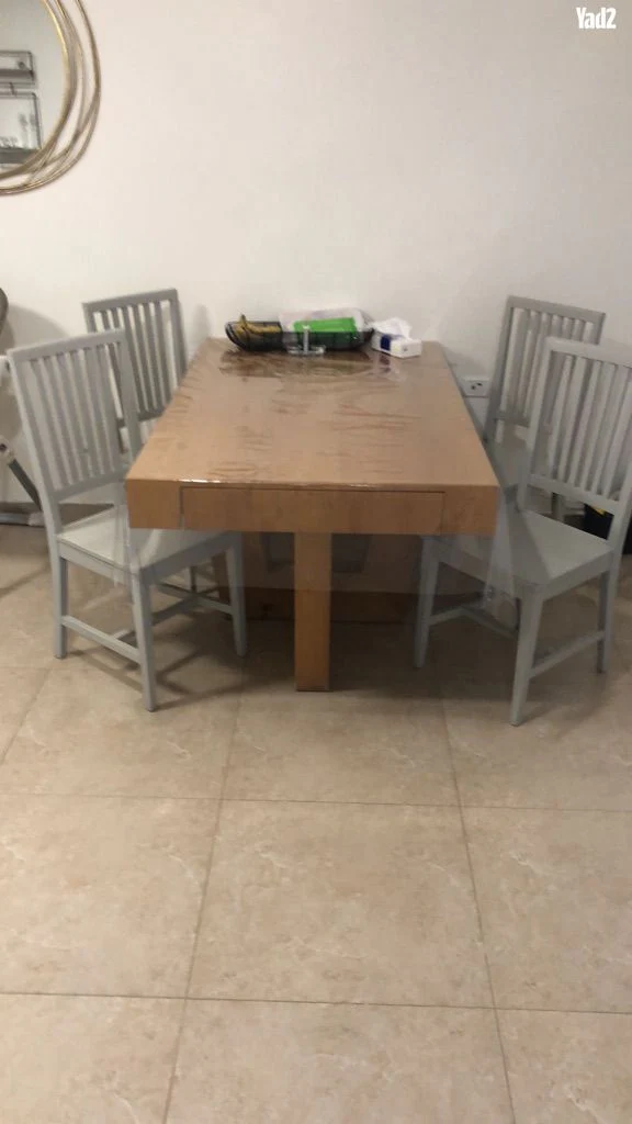 שולחן אוכל