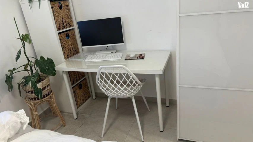 שולחן לבן 4 רגליים עם כיסא - Image 4