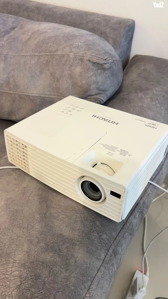 מקרן של Hitachi דגם CP-DH300