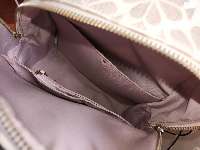 תיג גב יוקרתי של KateSpade NYC - Image 4