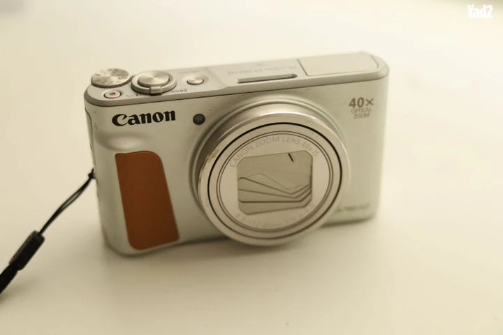 מצלמת Canon קנון SX740 כסופה