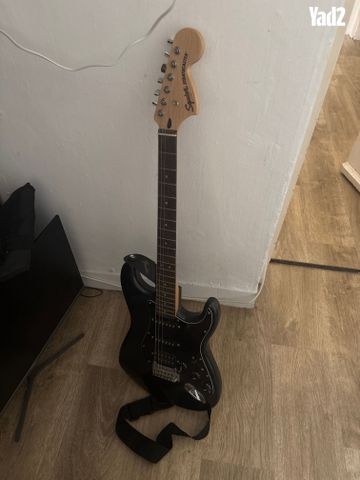 גיטרת squier Stratocaster