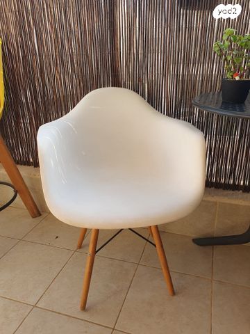 כיסא EAMES מעוצב עם רגלי עץ - Image 2