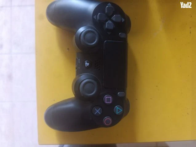 3 שלטי פלייסטיישן 4