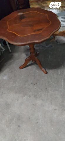 4 כסאות עם ידיות ושולחן עתיקים - Image 3