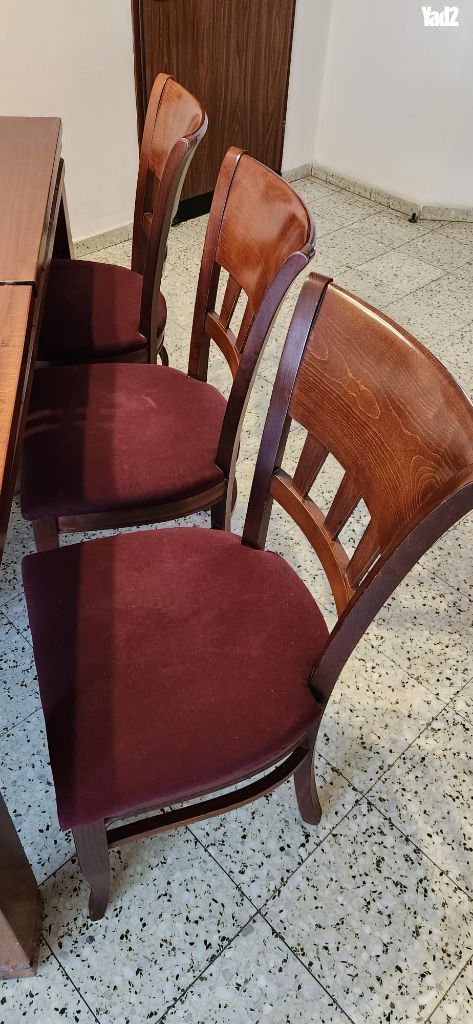6 כיסאות עץ + שולחן לפינת אוכל