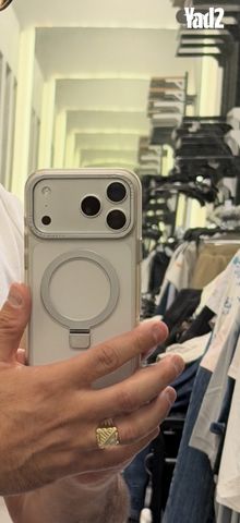 iPhone 17 pro max silver