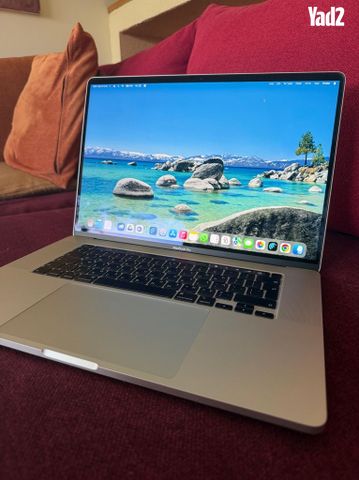 Macbook Pro i9 - Image 2