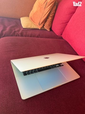 Macbook Pro i9 - Image 4