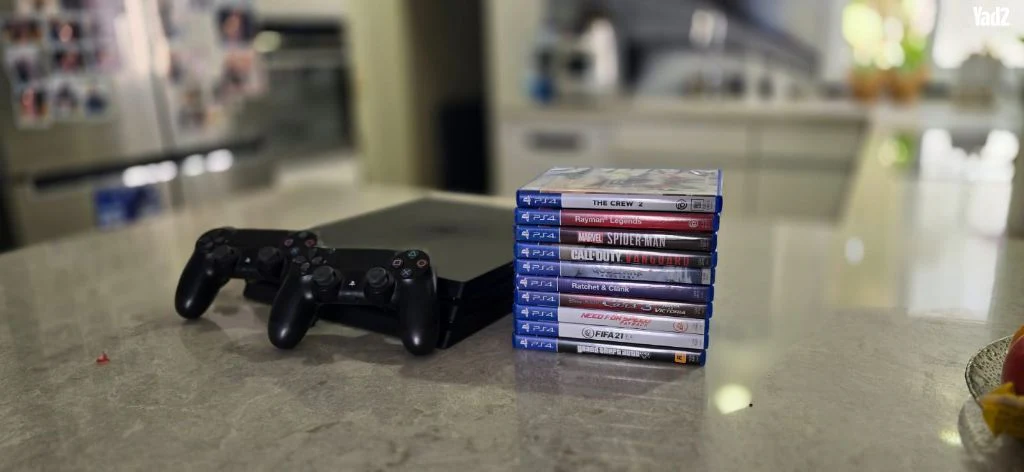 Ps4 Pro 2 controllers 9 games. - Image 4